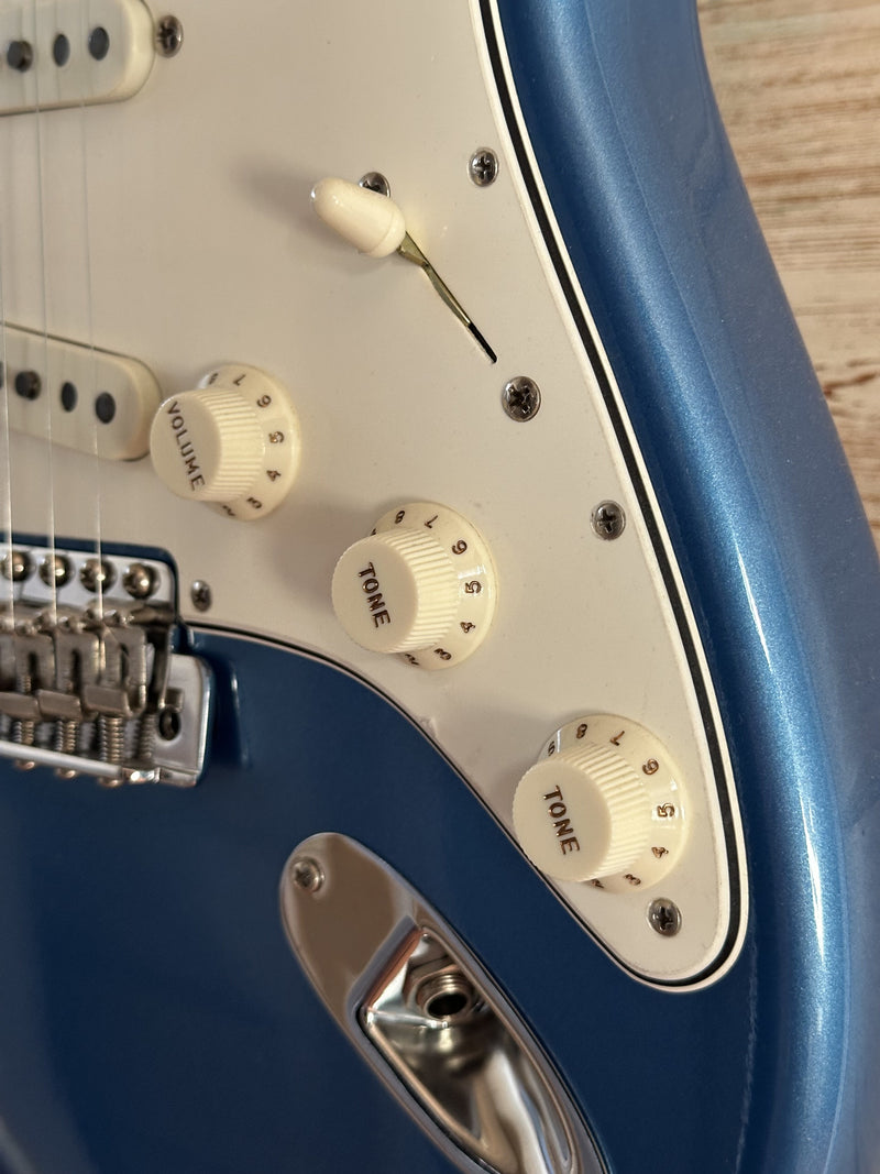 Custom Shop 2019 Vintage Custom 62 Strat in Lake Placid Blue